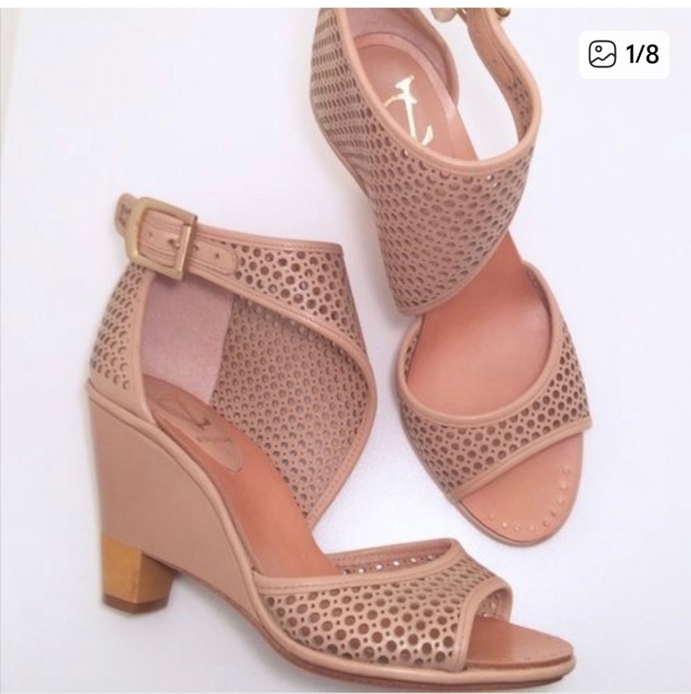 Vince Camuto Signature Tashelle Wedge In Buff color. Size 7.5
